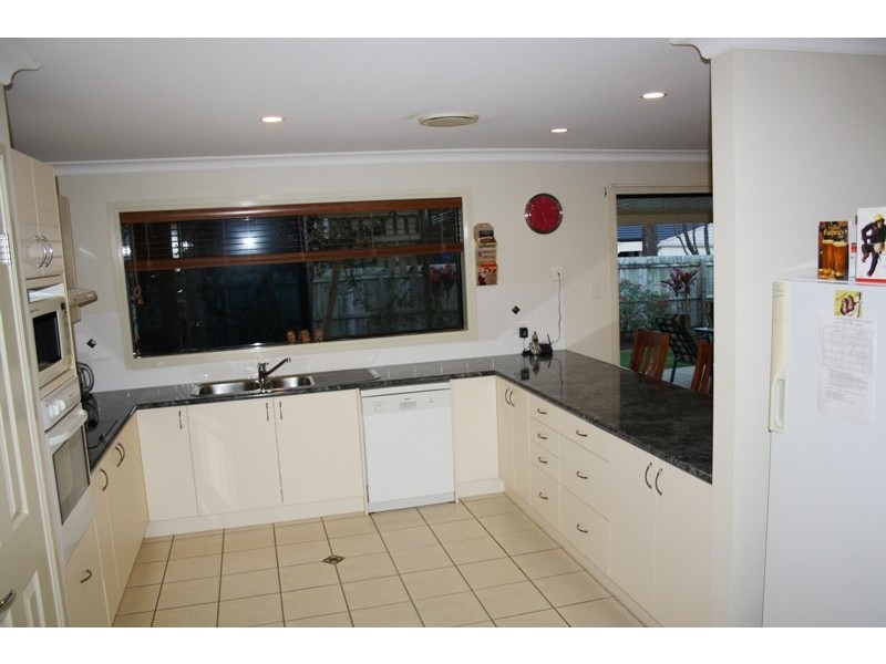 4 Wattle Court, Little Mountain QLD 4551