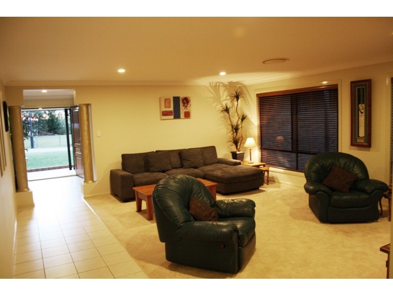 4 Wattle Court, Little Mountain QLD 4551