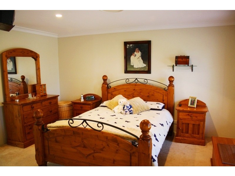 4 Wattle Court, Little Mountain QLD 4551