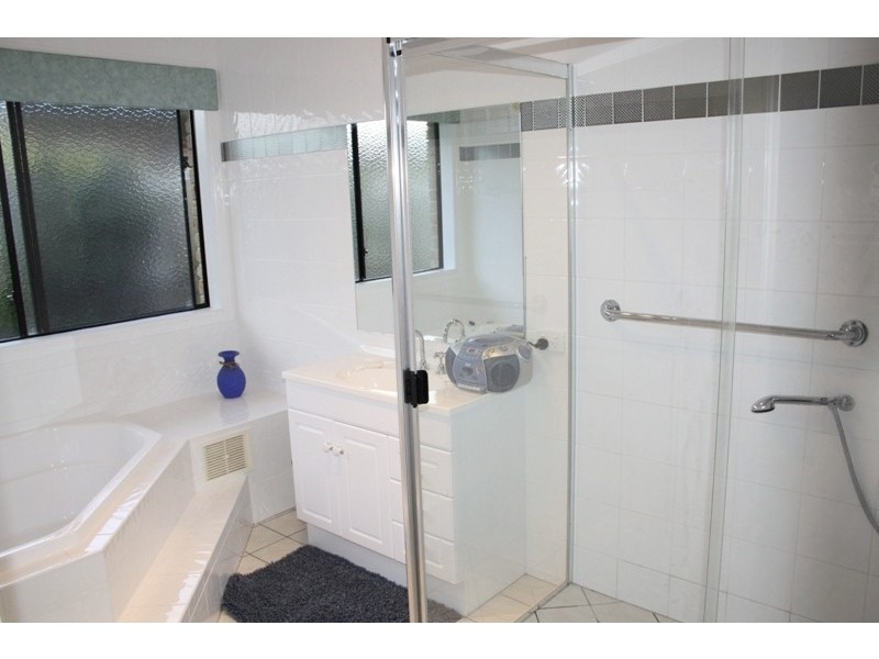 4 Wattle Court, Little Mountain QLD 4551