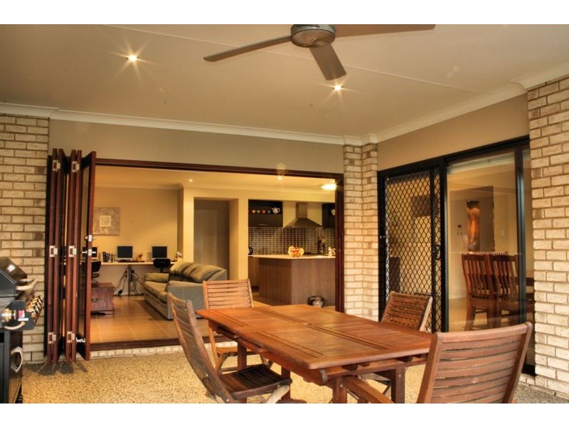 1 Teneale Street, Glass House Mountains QLD 4518