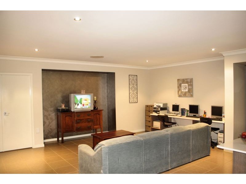 1 Teneale Street, Glass House Mountains QLD 4518