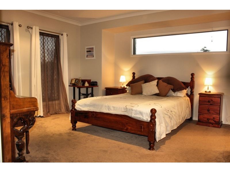 1 Teneale Street, Glass House Mountains QLD 4518