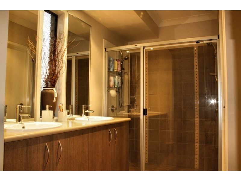 1 Teneale Street, Glass House Mountains QLD 4518