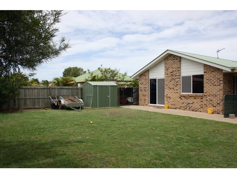 13 Lakeshore Place, Little Mountain QLD 4551