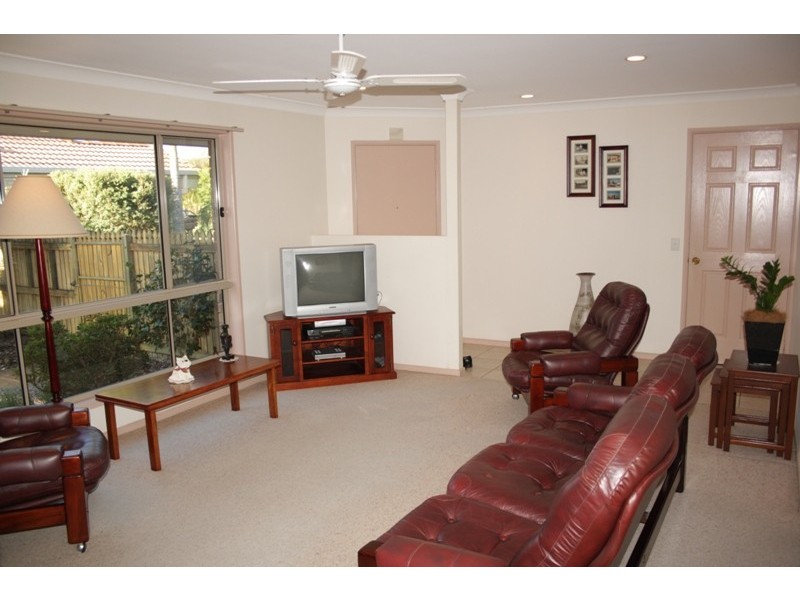 19 Lakeshore Place, Little Mountain QLD 4551