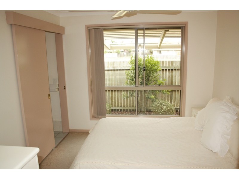 19 Lakeshore Place, Little Mountain QLD 4551