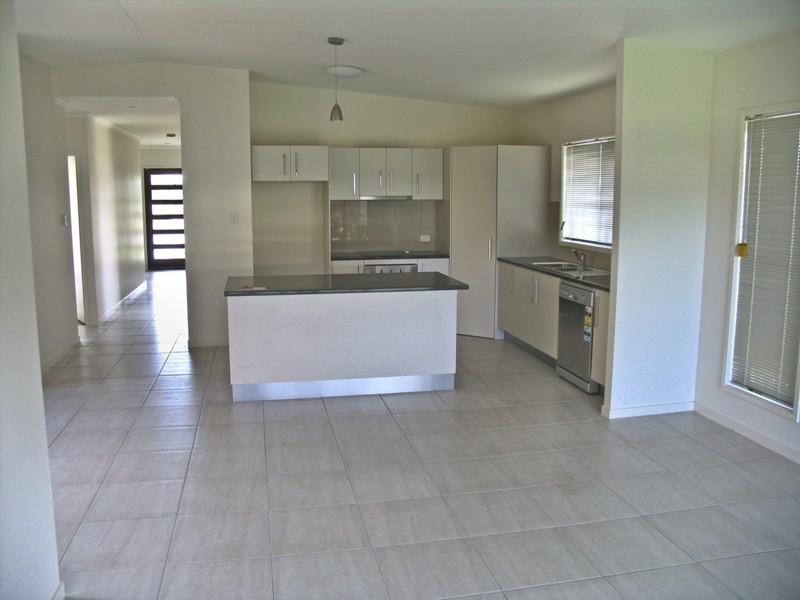 6 Joshua Court, Little Mountain QLD 4551