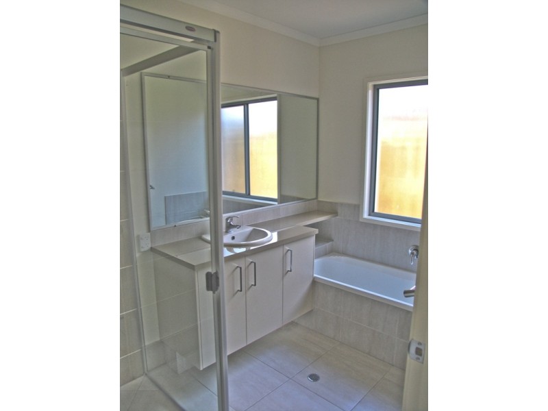 6 Joshua Court, Little Mountain QLD 4551