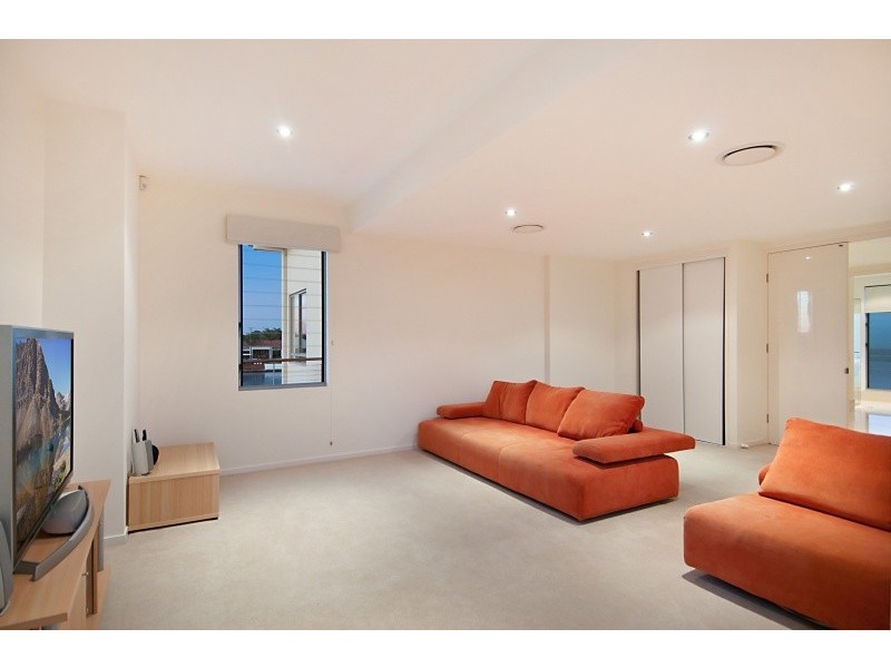 12 Cayman Place, Kawana Island QLD 4575