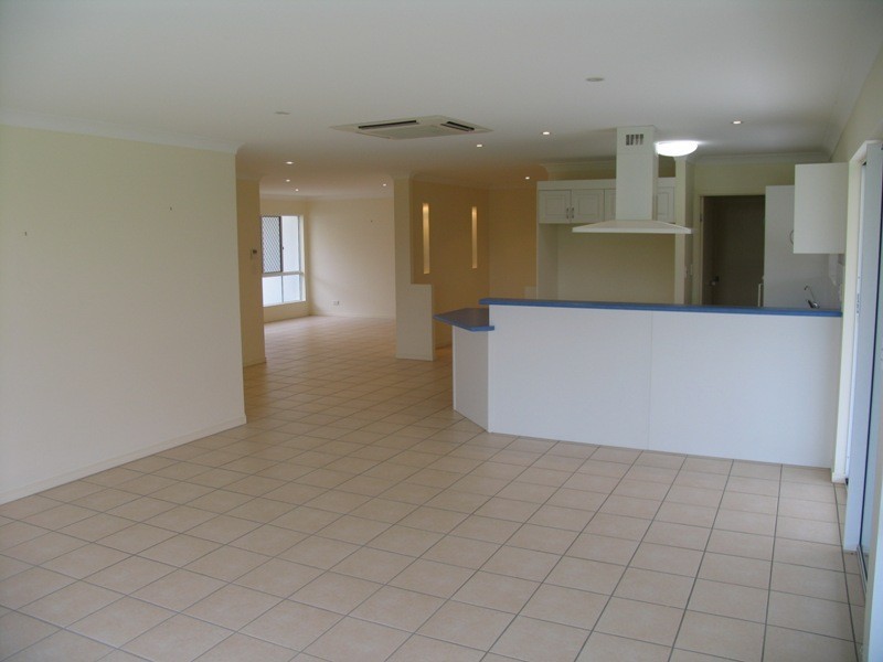 5 Wattle Court, Little Mountain QLD 4551