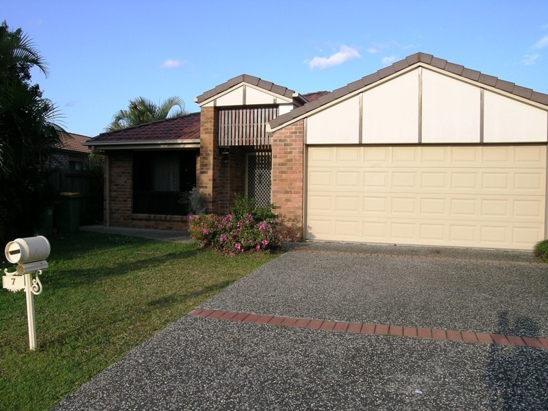 7 Caulfield Close, Little Mountain QLD 4551