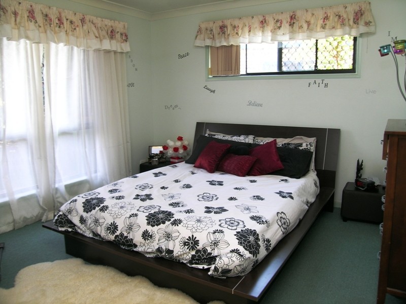 7 Caulfield Close, Little Mountain QLD 4551