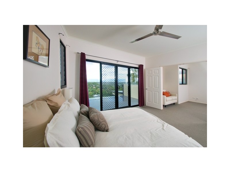 86 Sugarbag Road, Little Mountain QLD 4551