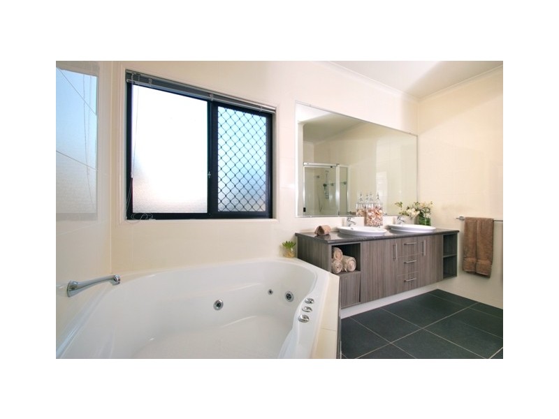 86 Sugarbag Road, Little Mountain QLD 4551