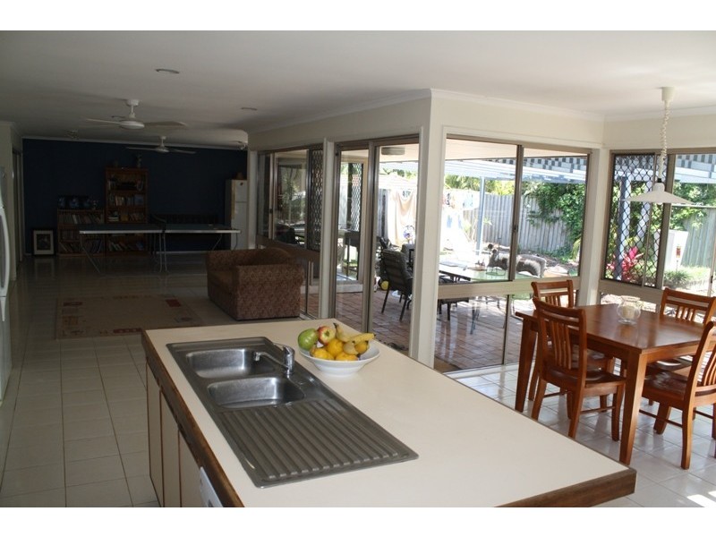 105 Karawatha Drive, Mountain Creek QLD 4557