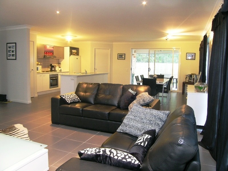 21 Cumberland Crescent, Little Mountain QLD 4551