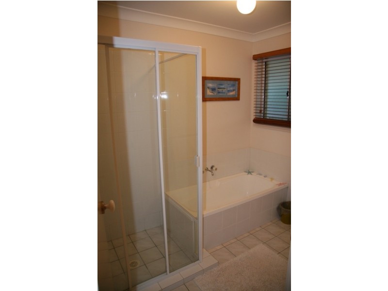 4 Hinchinbrook Court, Little Mountain QLD 4551