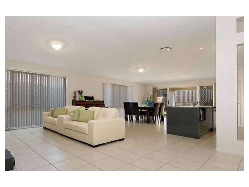 35 Elvena Circuit, Little Mountain QLD 4551