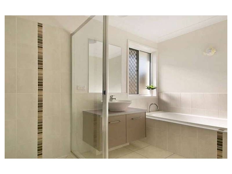 35 Elvena Circuit, Little Mountain QLD 4551