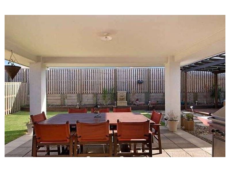 35 Elvena Circuit, Little Mountain QLD 4551