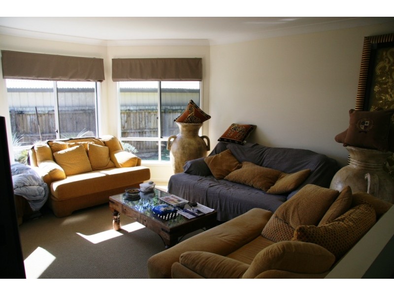 14 Greensboro Place, Little Mountain QLD 4551