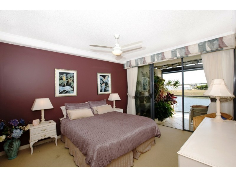 2/1 Millennium Circuit, Pelican Waters QLD 4551