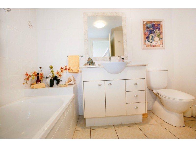 2/1 Millennium Circuit, Pelican Waters QLD 4551