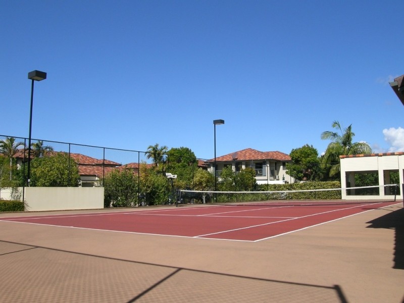 2/1 Millennium Circuit, Pelican Waters QLD 4551