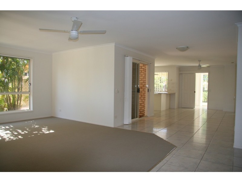 39 Lakeshore Place, Little Mountain QLD 4551