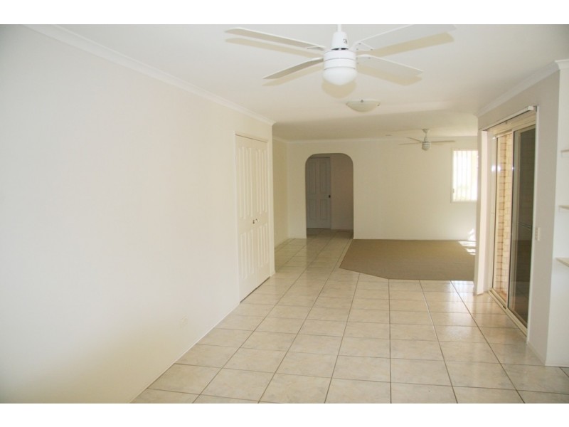39 Lakeshore Place, Little Mountain QLD 4551
