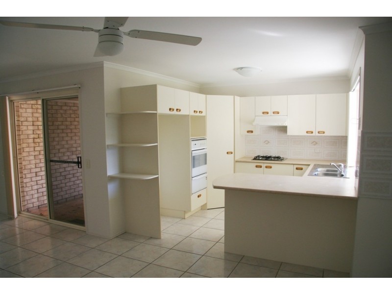 39 Lakeshore Place, Little Mountain QLD 4551