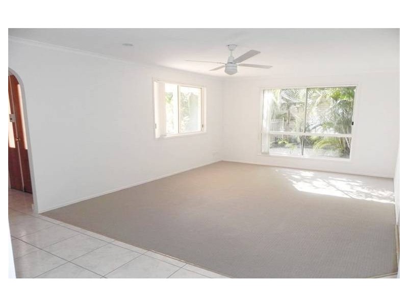 39 Lakeshore Place, Little Mountain QLD 4551