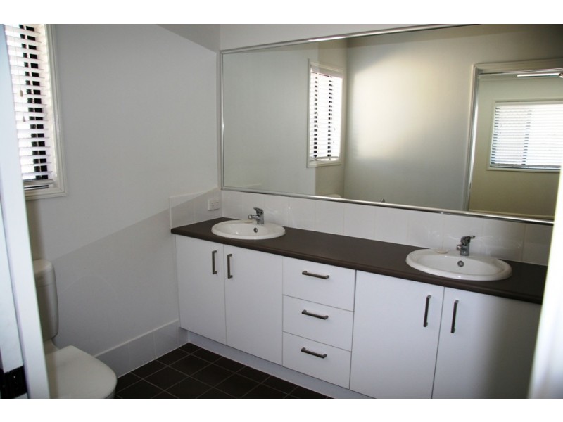 10 Cullen Drive, Little Mountain QLD 4551
