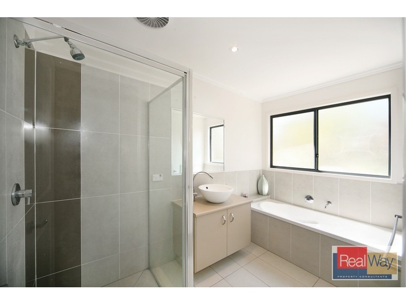 6 Cullen Drive, Little Mountain QLD 4551