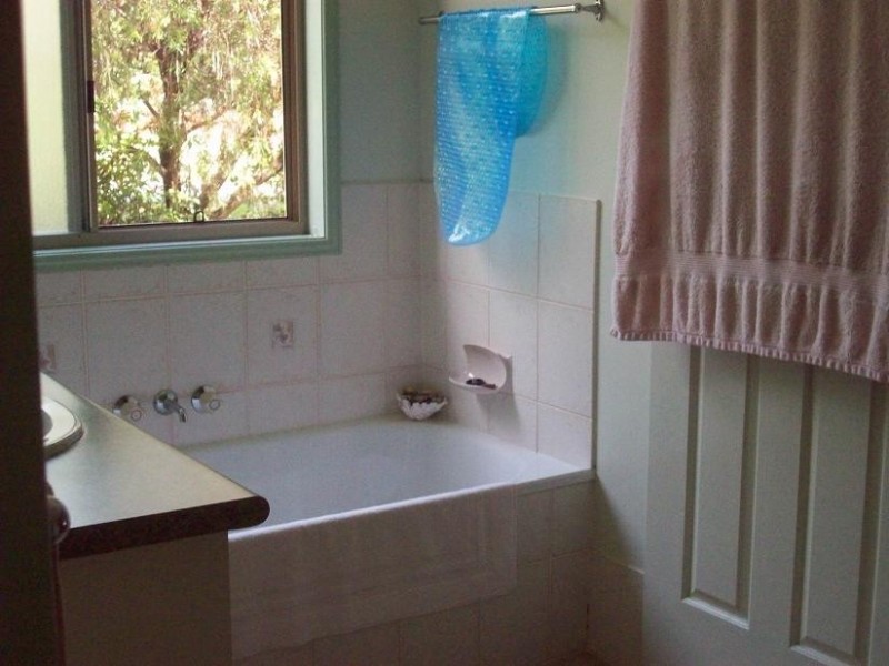 1 Fossickers Crt, Southside QLD 4570