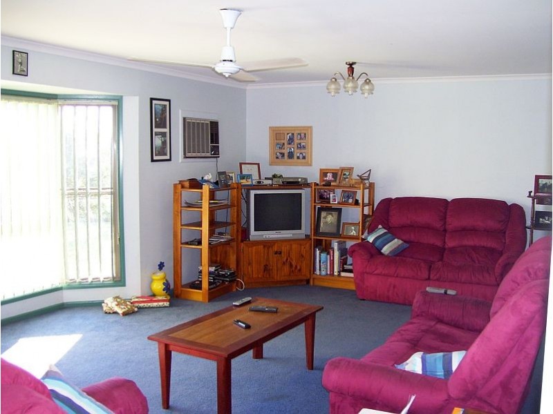 17 Kimberley Ave, Southside QLD 4570