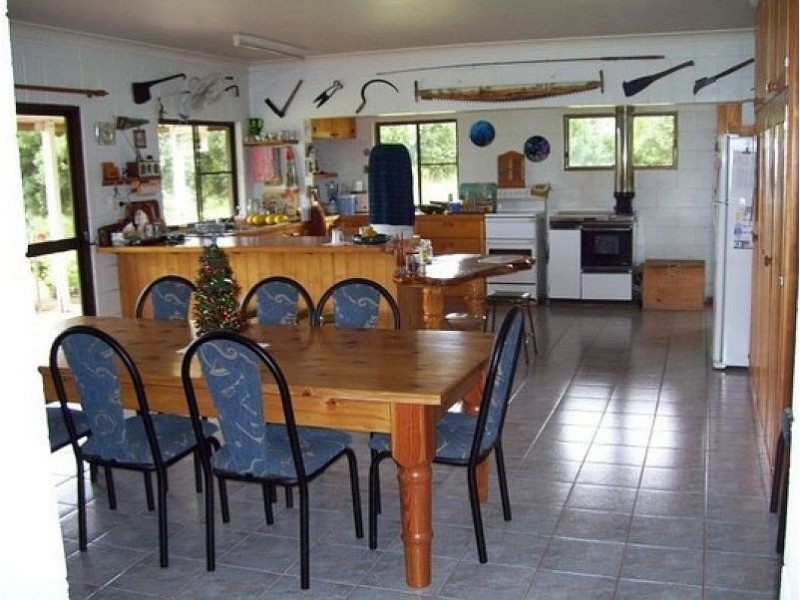 880 Tin Can Bay Rd, Canina QLD 4570