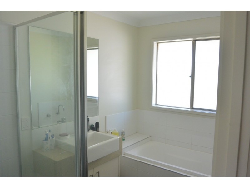 1-3 Charles Cl, Kooralbyn QLD 4285