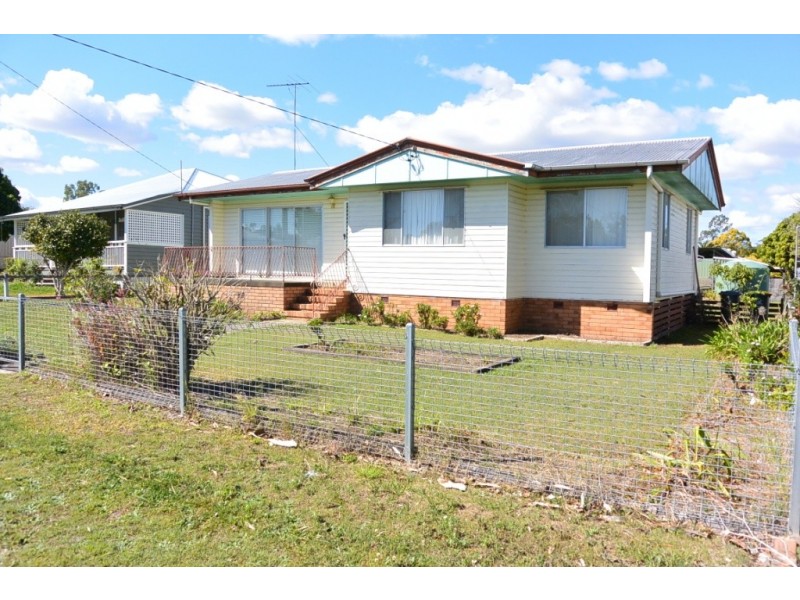 11 Hart St, Beaudesert QLD 4285