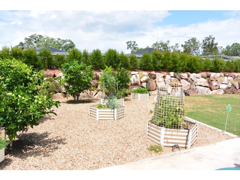13 Hillside Cres, Beaudesert QLD 4285