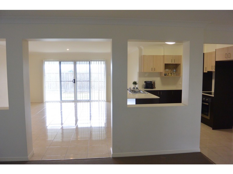 10 Phoebe Way, Beaudesert QLD 4285