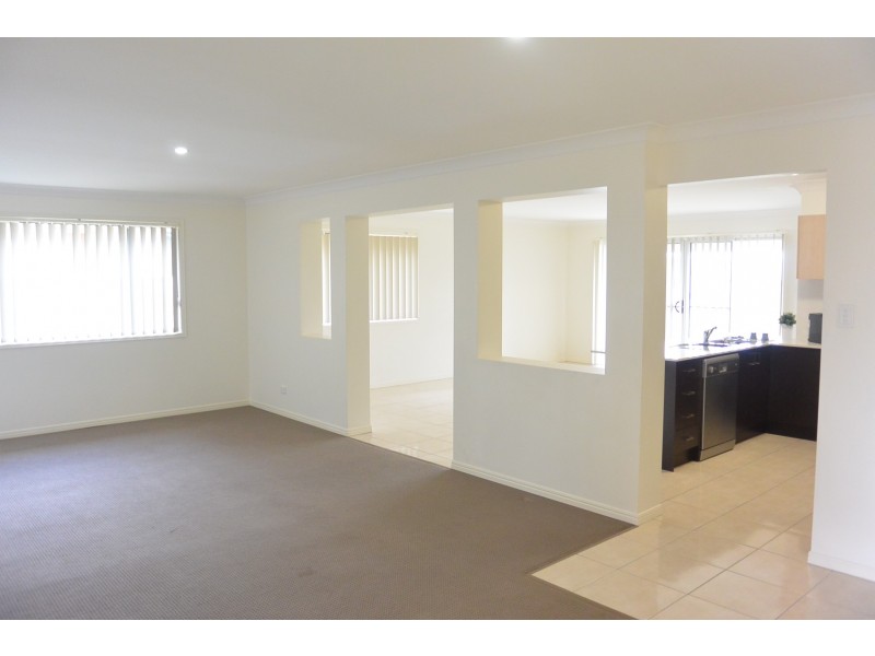 10 Phoebe Way, Beaudesert QLD 4285