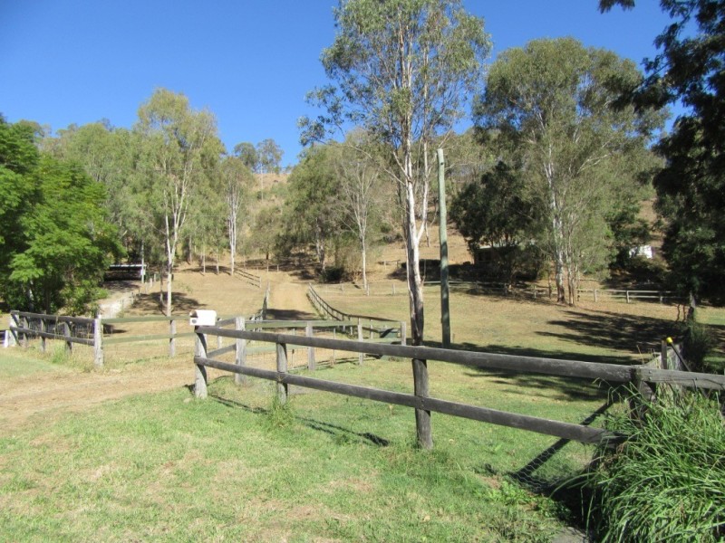 27 Smales Close, Kooralbyn QLD 4285
