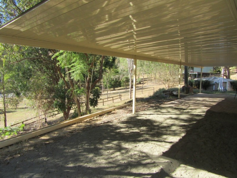 27 Smales Close, Kooralbyn QLD 4285
