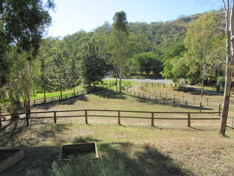 27 Smales Close, Kooralbyn QLD 4285