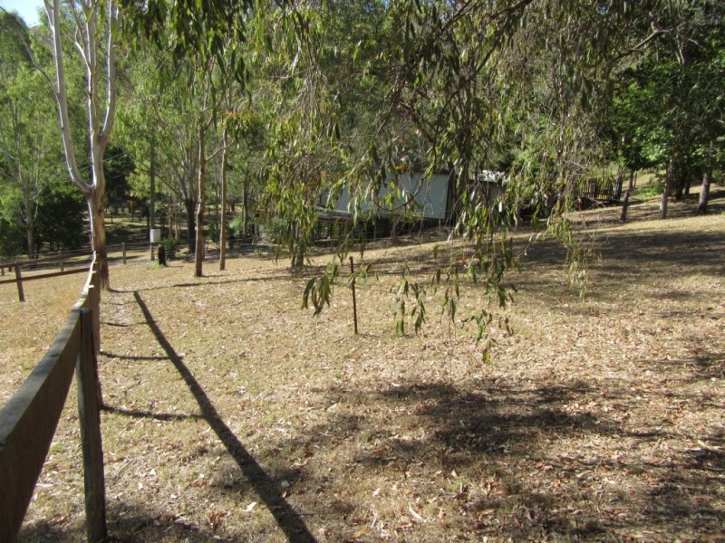 27 Smales Close, Kooralbyn QLD 4285