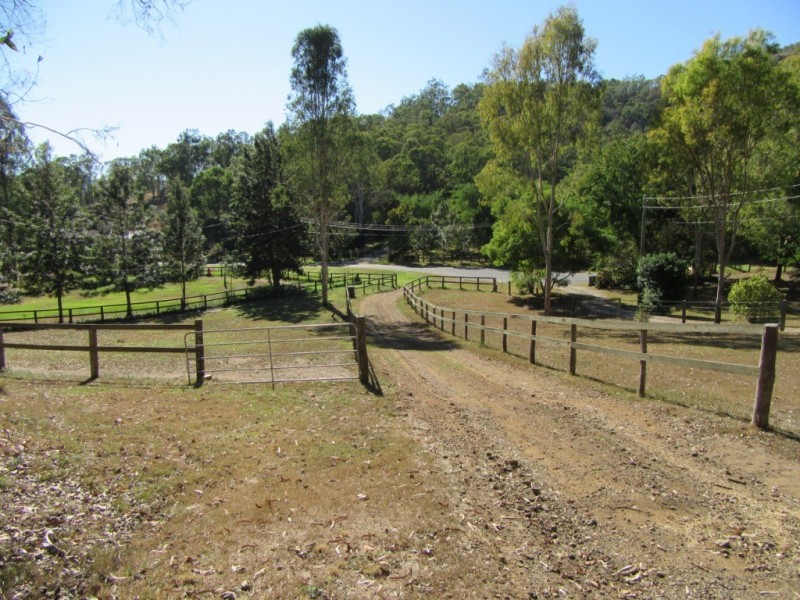 27 Smales Close, Kooralbyn QLD 4285