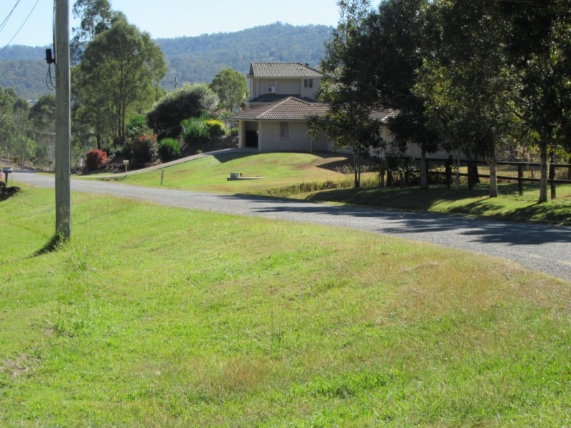 27 Smales Close, Kooralbyn QLD 4285
