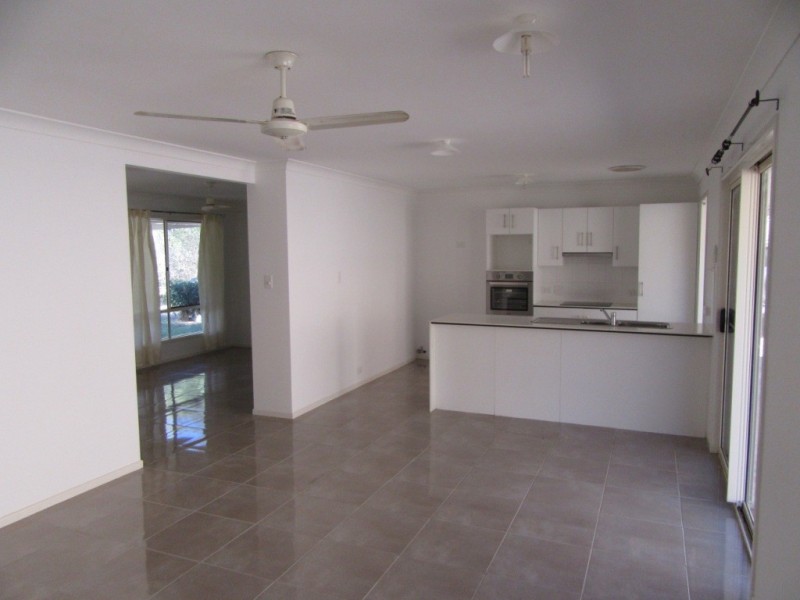 27 Smales Close, Kooralbyn QLD 4285